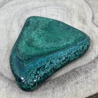 Malachite avec trace de chrysocolle bonne pour la confince en soi et les douleurs magasin de lithotherapie dunkerque